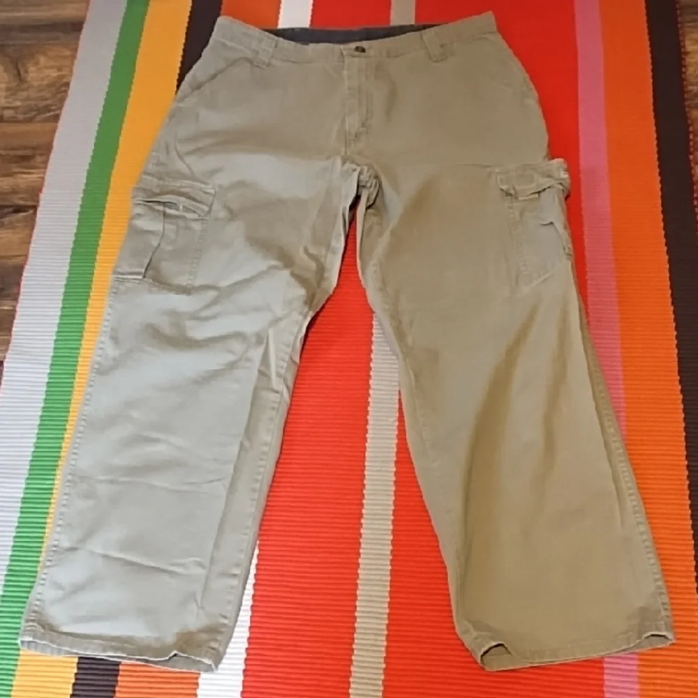 Wrangler EUC Men's Tan Cargo Pants 34/30.